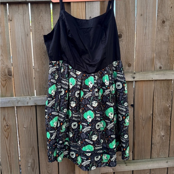 Disney Hocus Pocus Dress with Cape - Picture 3 of 10